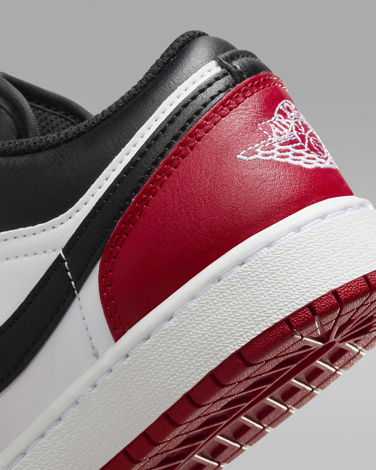 Les Jordan 1 Low Bred Toe 2.0 (GS) : Un Must-Have pour les Jeunes Sneakerheads !