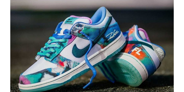 Nike SB Dunk Low Futura Laboratories "Bleached Aqua"